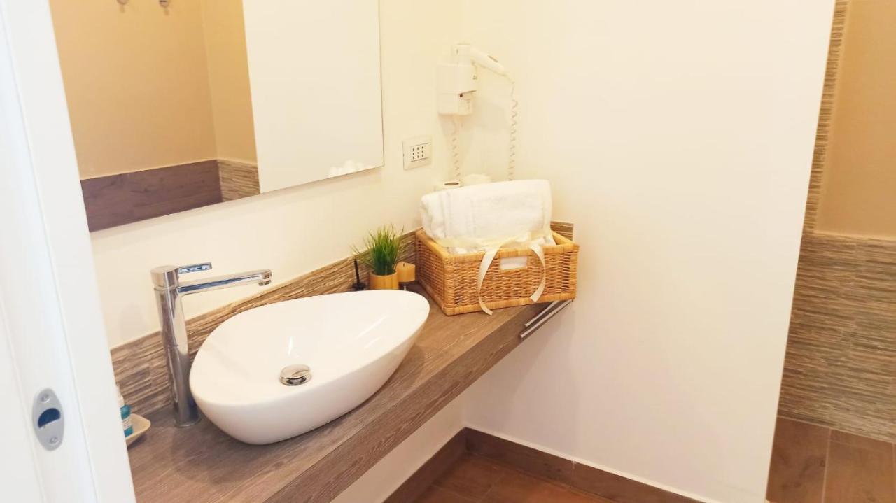 B&B Suites Via Del Mare 프레제스 외부 사진