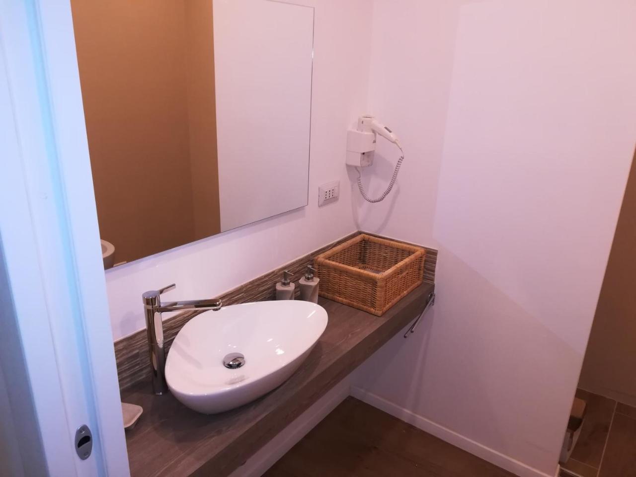 B&B Suites Via Del Mare 프레제스 외부 사진